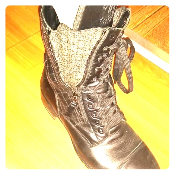 AUTHENTIC CHANEL 15 B QuiltedLeather Lace up boots - Picture 1 of 7